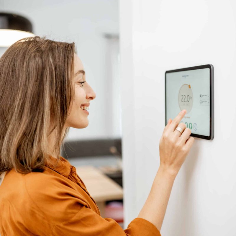 woman controlling heating with a smart devices 2023 11 27 05 35 29 utc scaled r47eqsuozlez9ep1tf8ykpqn1eq9bcdn51ls3az1a8